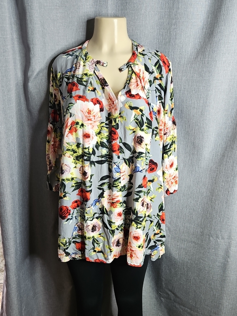 Umgee Floral V-Neck Women's Blouse / Medium